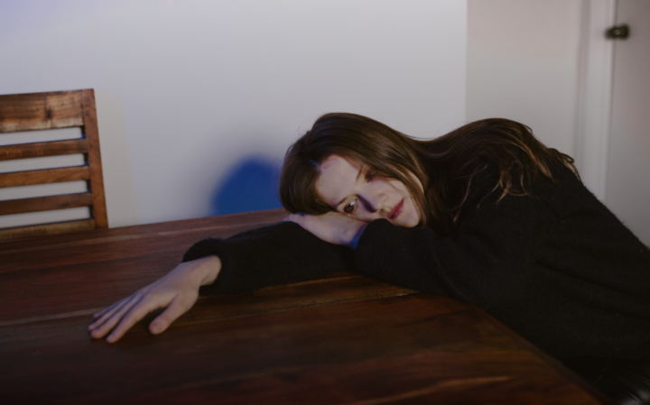 Ciumenta e preocupada