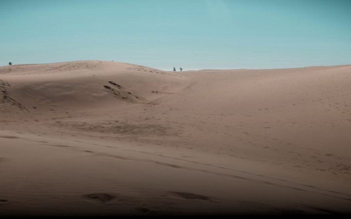 Criança perdida na praia